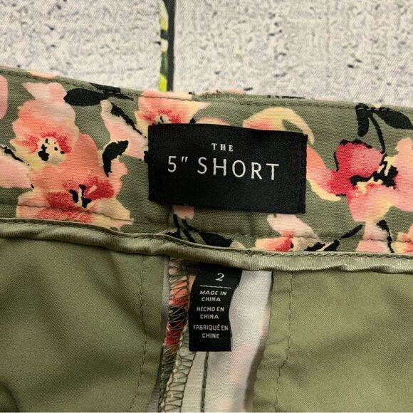 WHITE HOUSE BLACK MARKET 5” Shorts - Picture 3 of 3